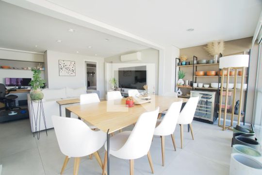 Sala/Varanda de apartamento à venda com 2 quartos, 98m² em Pinheiros, São Paulo