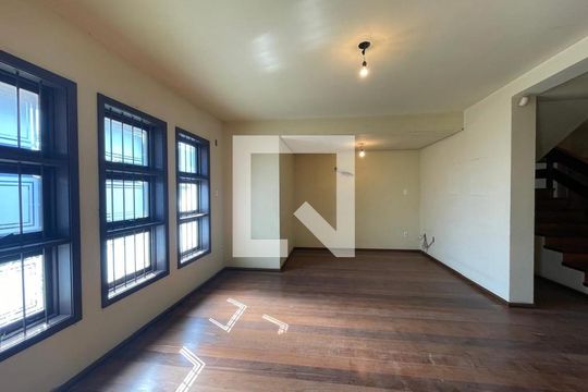 Casa à venda com 4 quartos, 400m² em Scharlau, São Leopoldo
