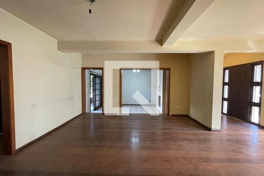 Casa à venda com 4 quartos, 400m² em Scharlau, São Leopoldo