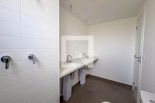 Banheiro de apartamento à venda com 4 quartos, 157m² em Vila Anastácio, São Paulo