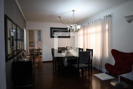 Casa para alugar com 3 quartos, 330m² em Interlagos, São Paulo