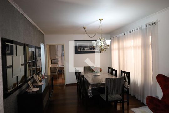 Casa para alugar com 3 quartos, 330m² em Interlagos, São Paulo