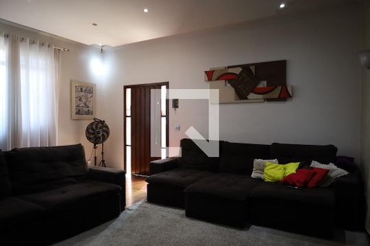 Casa para alugar com 3 quartos, 330m² em Interlagos, São Paulo