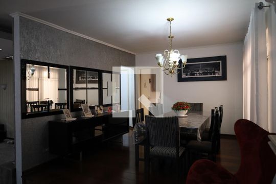 Casa para alugar com 3 quartos, 330m² em Interlagos, São Paulo