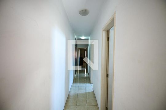 Corredor 2 de casa à venda com 3 quartos, 180m² em Parque Regina, São Paulo