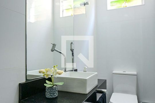 Lavabo de casa à venda com 3 quartos, 180m² em Parque Regina, São Paulo