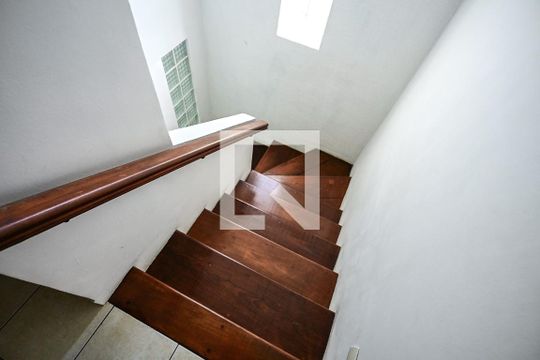 Escada de casa à venda com 3 quartos, 180m² em Parque Regina, São Paulo