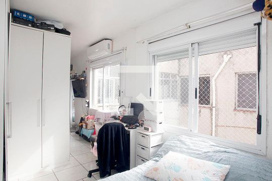 Quarto de kitnet/studio à venda com 1 quarto, 32m² em Centro Histórico, Porto Alegre