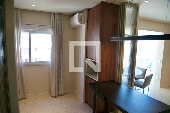 Sala de apartamento à venda com 2 quartos, 65m² em Itaim Bibi, São Paulo