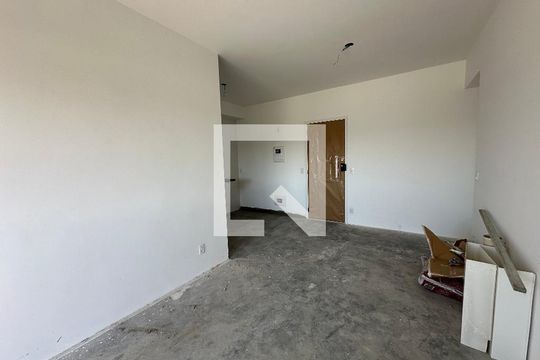 Sala de apartamento à venda com 2 quartos, 70m² em Vila Creti, Barueri