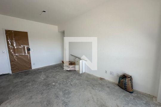 Sala de apartamento à venda com 2 quartos, 70m² em Vila Creti, Barueri