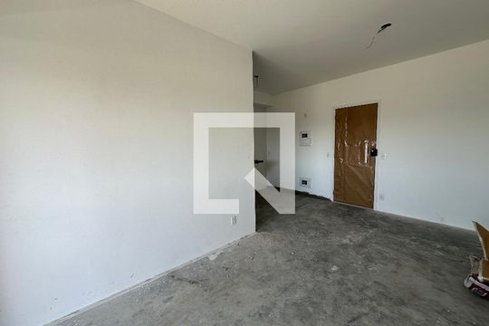 Sala de apartamento à venda com 2 quartos, 70m² em Vila Creti, Barueri