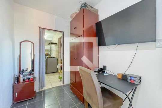 Quarto de casa à venda com 2 quartos, 250m² em Veloso, Osasco