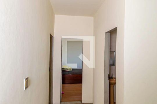 Hall do 2º andar de casa à venda com 5 quartos, 157m² em Vigário Geral, Rio de Janeiro