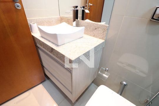 Banheiro Social de casa para alugar com 3 quartos, 200m² em Santa Mônica, Uberlândia