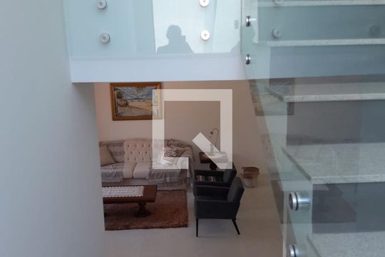 Sala de casa de condomínio para alugar com 4 quartos, 280m² em Canasvieiras, Florianópolis
