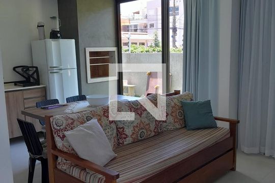Sala de casa de condomínio para alugar com 4 quartos, 280m² em Canasvieiras, Florianópolis