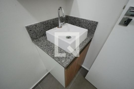 Banheiro de kitnet/studio para alugar com 1 quarto, 18m² em Vila Mariana, São Paulo