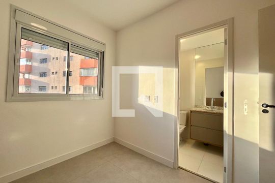 Suite de apartamento para alugar com 2 quartos, 44m² em Vila Guarani, São Paulo