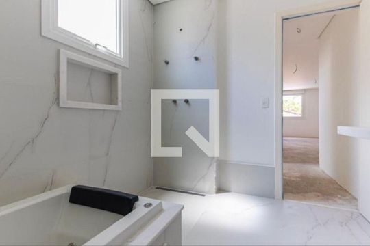 Casa à venda com 6 quartos, 525m² em Vila Elvira, São Paulo