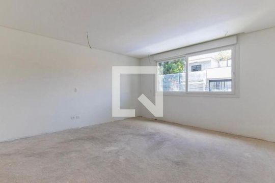 Casa à venda com 6 quartos, 525m² em Vila Elvira, São Paulo