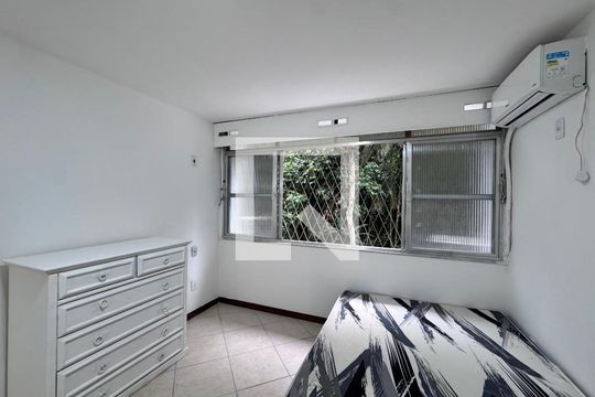 Quarto de apartamento à venda com 1 quarto, 40m² em Vargem Grande, Rio de Janeiro