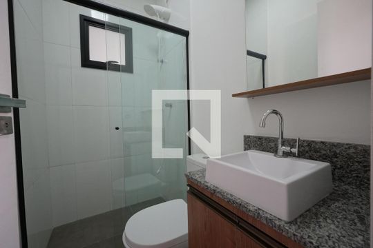 Banheiro de kitnet/studio para alugar com 1 quarto, 24m² em Vila Mariana, São Paulo