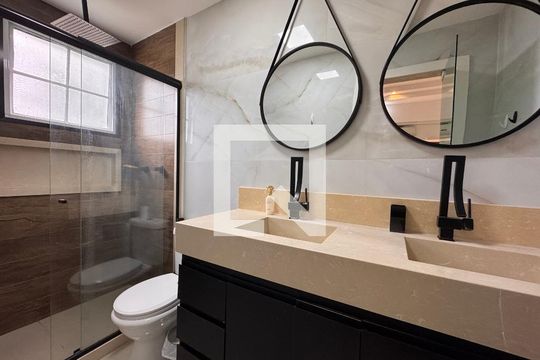 Suíte 1 - Banheiro de casa de condomínio para alugar com 4 quartos, 260m² em Recreio dos Bandeirantes, Rio de Janeiro