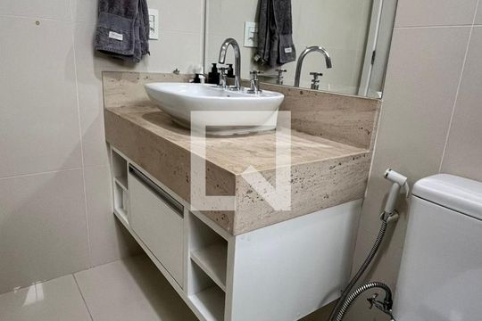Banheiro de apartamento para alugar com 2 quartos, 70m² em Vila Gertrudes, São Paulo
