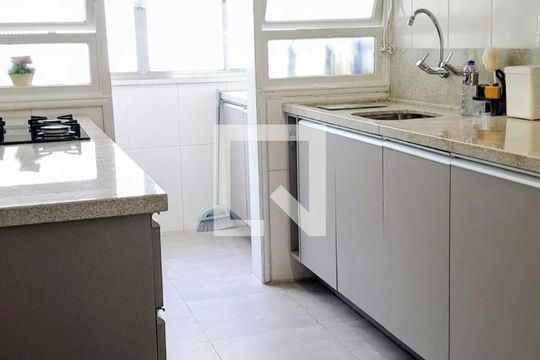 Cozinha de apartamento para alugar com 2 quartos, 69m² em Higienópolis, Porto Alegre