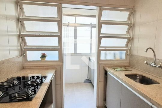 Cozinha de apartamento para alugar com 2 quartos, 69m² em Higienópolis, Porto Alegre