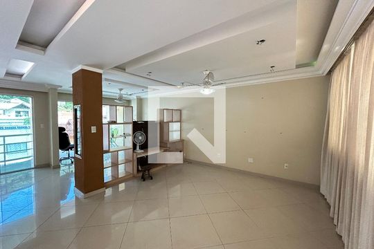 Sala de casa à venda com 4 quartos, 390m² em Vila Valqueire, Rio de Janeiro