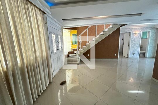 Casa à venda com 4 quartos, 390m² em Vila Valqueire, Rio de Janeiro