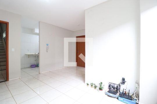 Sala de apartamento para alugar com 2 quartos, 65m² em Shopping Park, Uberlândia
