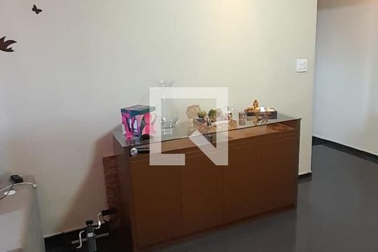 Sala de apartamento à venda com 2 quartos, 60m² em Vila Carmosina, São Paulo