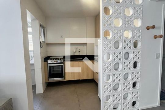 Cozinha de apartamento para alugar com 2 quartos, 95m² em Vila Madalena, São Paulo