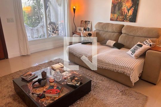 Sala de casa à venda com 3 quartos, 155m² em Chapéu Do Sol, Porto Alegre
