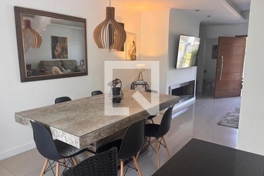 Sala de casa à venda com 3 quartos, 155m² em Chapéu Do Sol, Porto Alegre