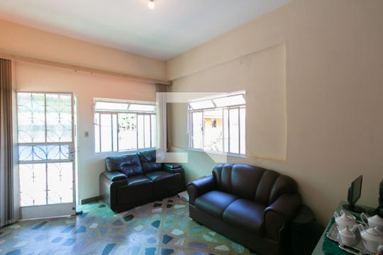 Casa para alugar com 5 quartos, 300m² em Minas Caixa, Belo Horizonte