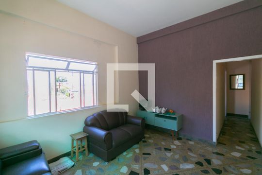 Casa para alugar com 5 quartos, 300m² em Minas Caixa, Belo Horizonte