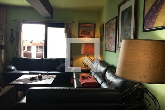 Sala de casa para alugar com 5 quartos, 235m² em Jardim Monte Azul, São Paulo