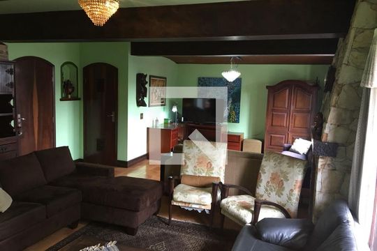 Sala de casa para alugar com 5 quartos, 235m² em Jardim Monte Azul, São Paulo