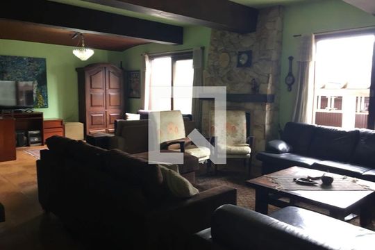 Sala de casa para alugar com 5 quartos, 235m² em Jardim Monte Azul, São Paulo