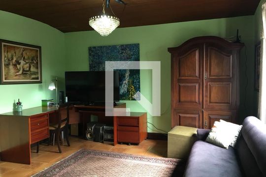 Sala de casa para alugar com 5 quartos, 235m² em Jardim Monte Azul, São Paulo