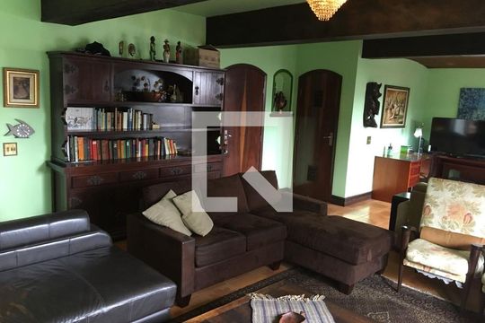 Sala de casa para alugar com 5 quartos, 235m² em Jardim Monte Azul, São Paulo