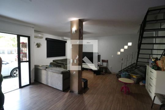 Sala de casa de condomínio à venda com 3 quartos, 90m² em Tauá, Rio de Janeiro