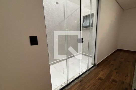 Corredor de casa à venda com 3 quartos, 160m² em Cidade Patriarca, São Paulo