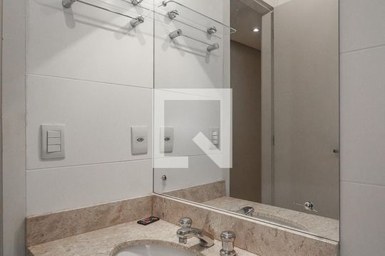 Banheiro da Suíte de casa de condomínio à venda com 3 quartos, 194m² em São Sebastião, Porto Alegre