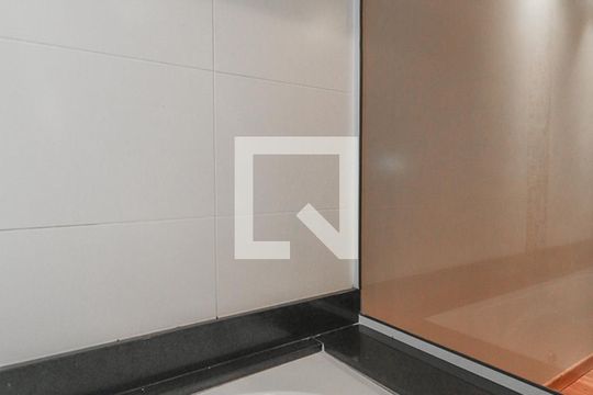 Banheiro da Suíte de casa de condomínio à venda com 3 quartos, 194m² em São Sebastião, Porto Alegre