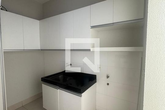 Lavanderia de casa de condomínio para alugar com 3 quartos, 221m² em Gávea, Uberlândia
